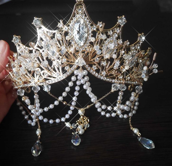 Индийское восточное украшение на голову. тика. диадема. корона.