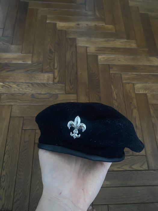 Czarny beret z lilijką ZHP