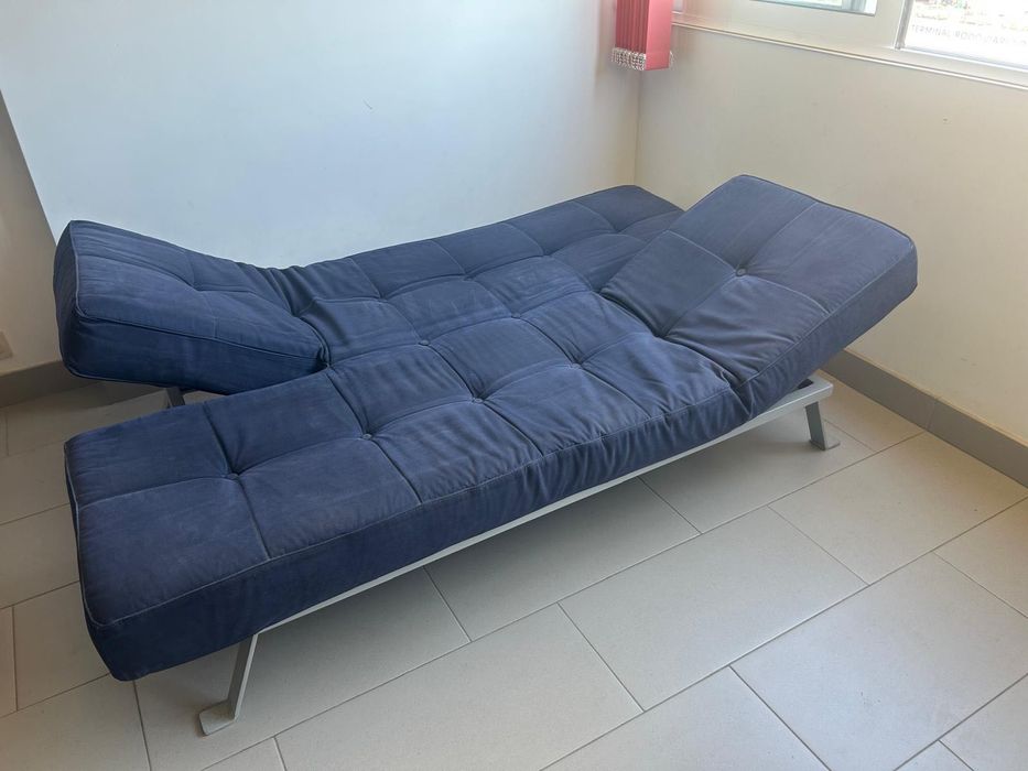 Sofá azul sofá cama com laterais reclináveis
