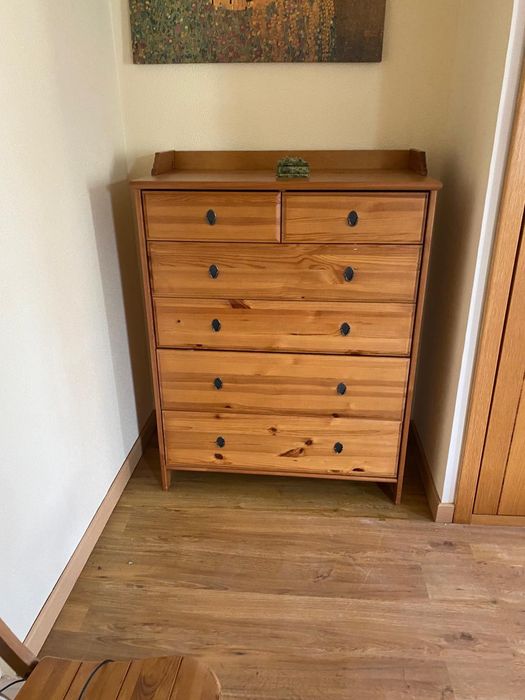 Louçeiro em pinho tratado como novo