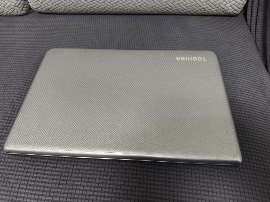 Laptop Toshiba  Satellite l75d-a7283, 17.3 cali, stan bardzo dobry