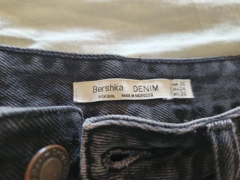 Mini saia Bershka 36 como nova