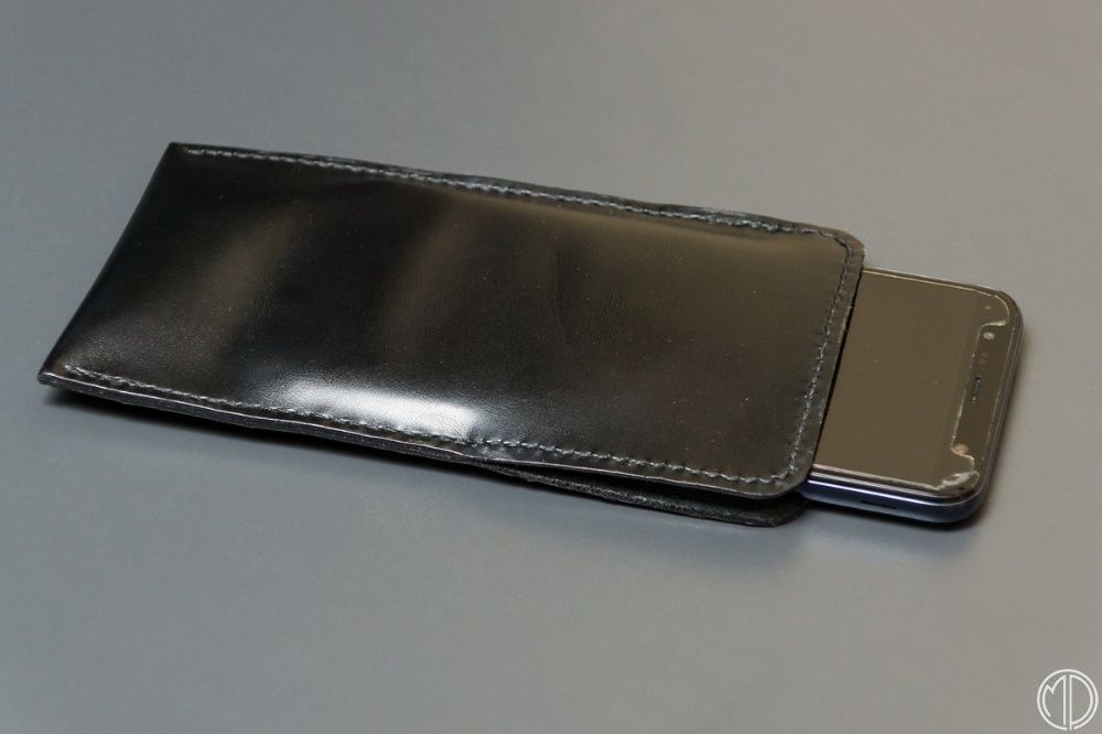 Pokrowiec na telefon ze skóry ręcznie wykonany