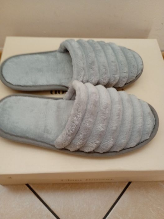 Nowe pantofle damskie