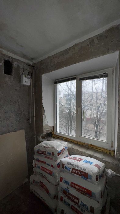 Продаю 3 к.кв в центре Чугуева (под Ваш уникальный ремонт)