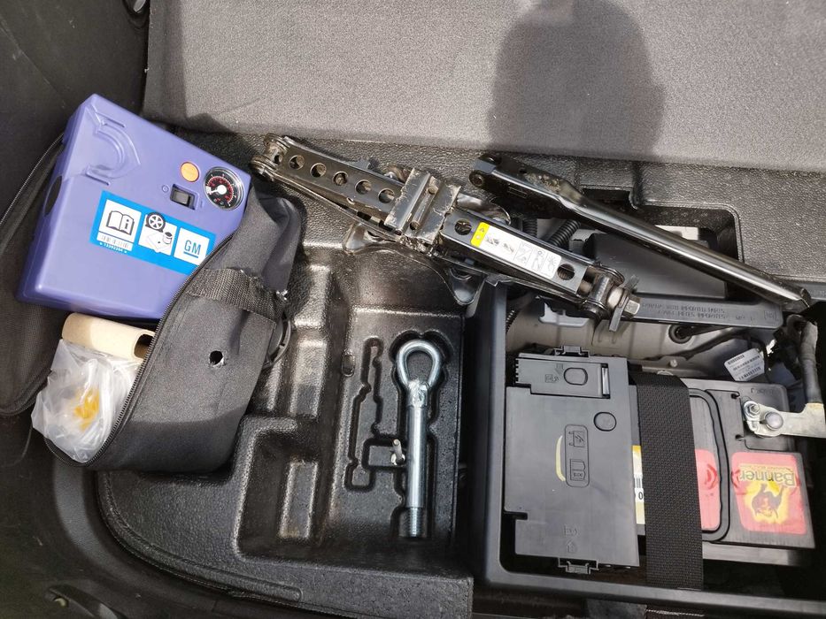 Chevrolet Volt II PHEV Шевроле Вольт 2 плагін гібрид 2018 року