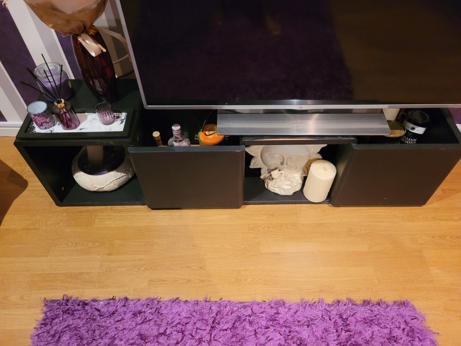 Vendo móvel de tv , com algumas marcas de uso