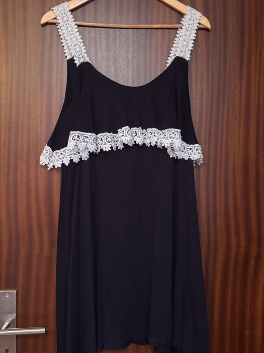 Vestido azul escuro alsas de renda