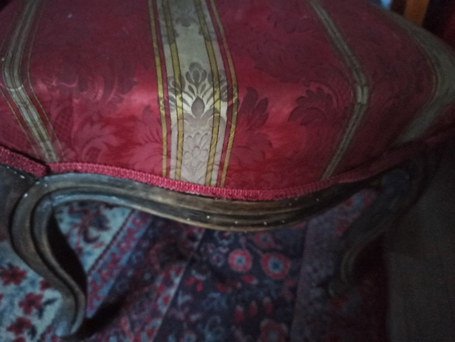 Krzesło stare, sprężyny Ludwik, rzeźbione