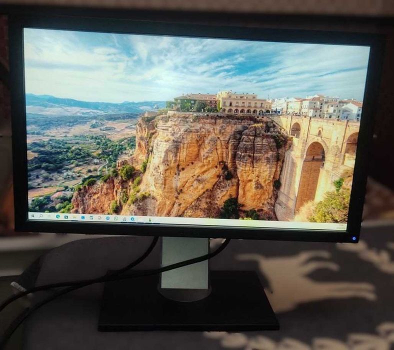 Мониторы Dell UltraSharp U2211H б/у