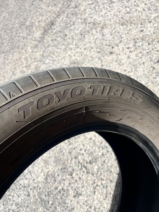 215/65/17 Toyotires 2 pneus