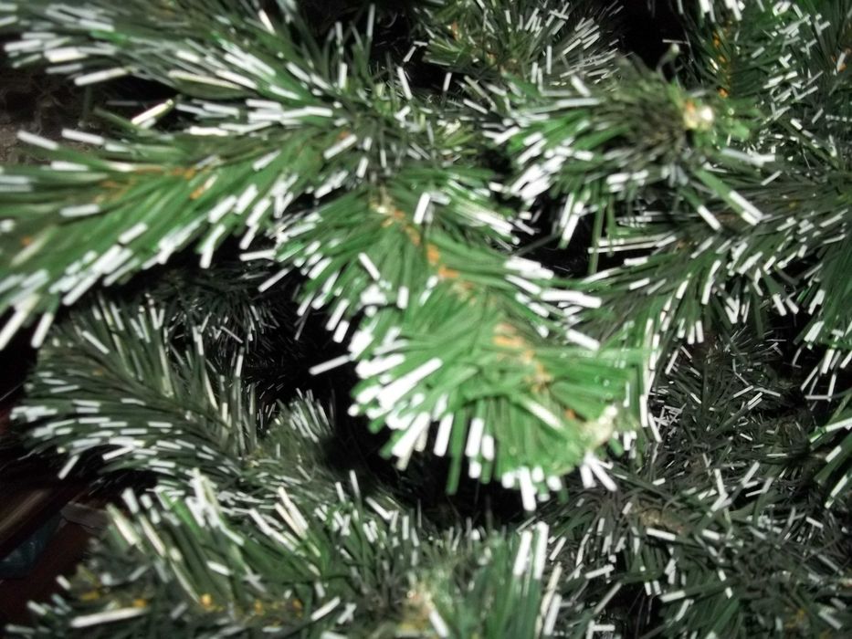 елка на новый год новая