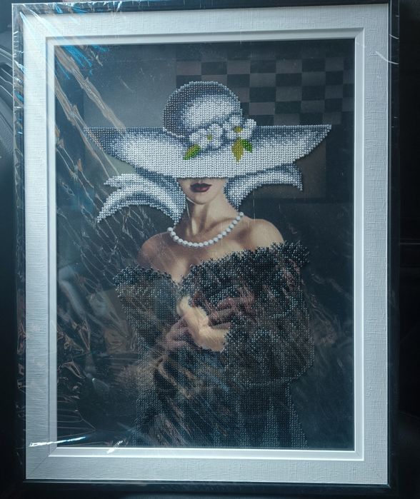 Картина вишита бісером "Мадам в шляпі", ручна робота