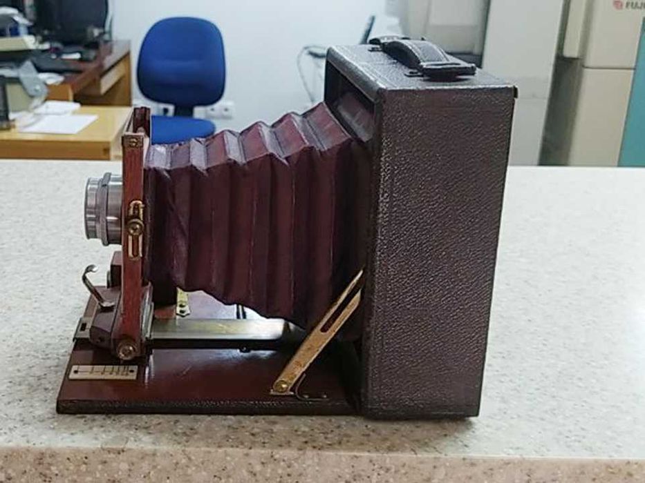 Pony Premo nº 5 é uma clássica câmara de fole / folding camera fabricada pela Rochester Optical Company entre 1898 e 1903