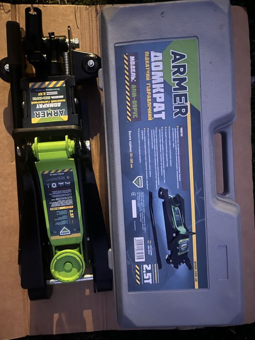 Домкрат Armer 2,5 т