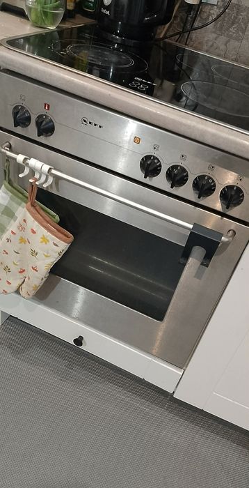 Piekarnik elektryczny z płytą elektryczną piekarnik działa w płycie nie działają dwa palniki z tyłu nikt nie sprawdzał może będzie działać Niemiecka