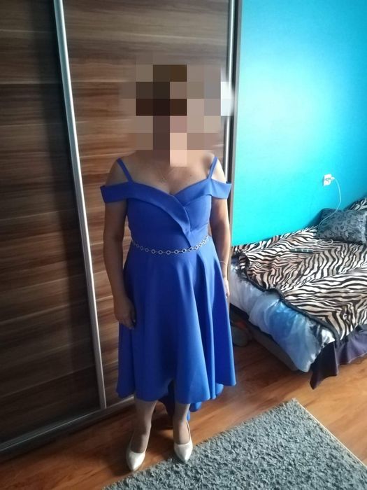 Niebieska wyjściowa suknia