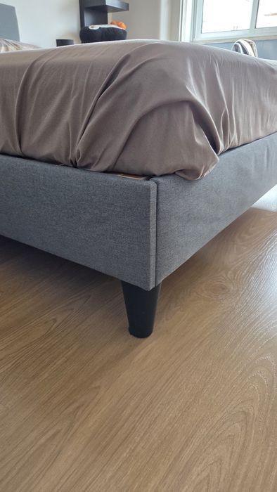 Cama de Casal Estofada IKEA 140x200 cm (Com Colchão e Sobrecolchão)