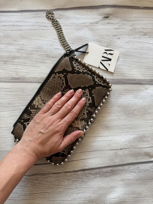 Новий клатч Zara