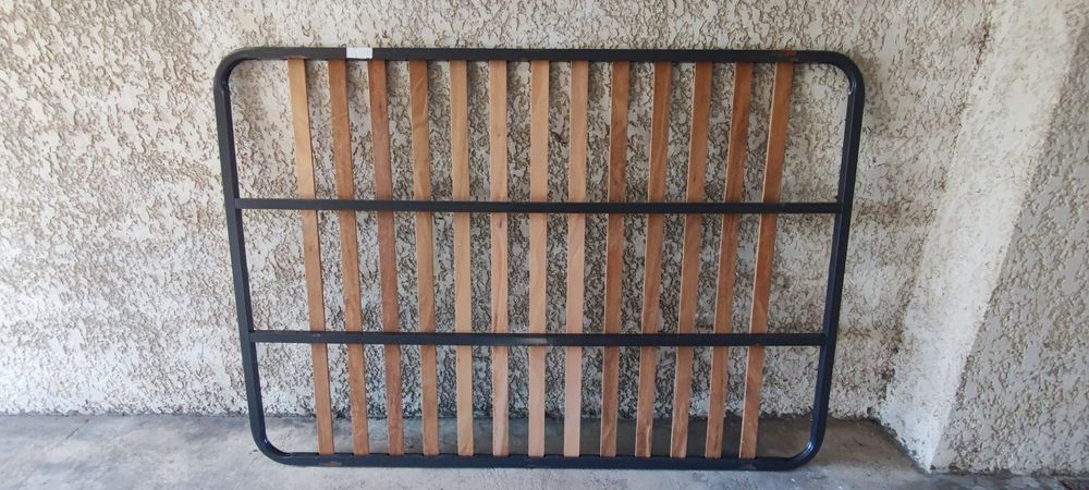 Mobília de quarto em madeira antiga