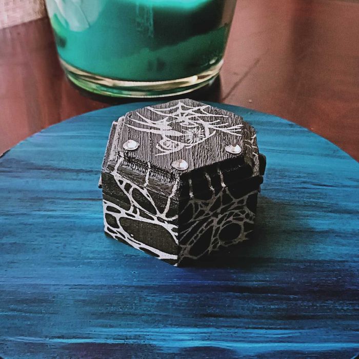 Caixa para Jóias, Pintada à Mão