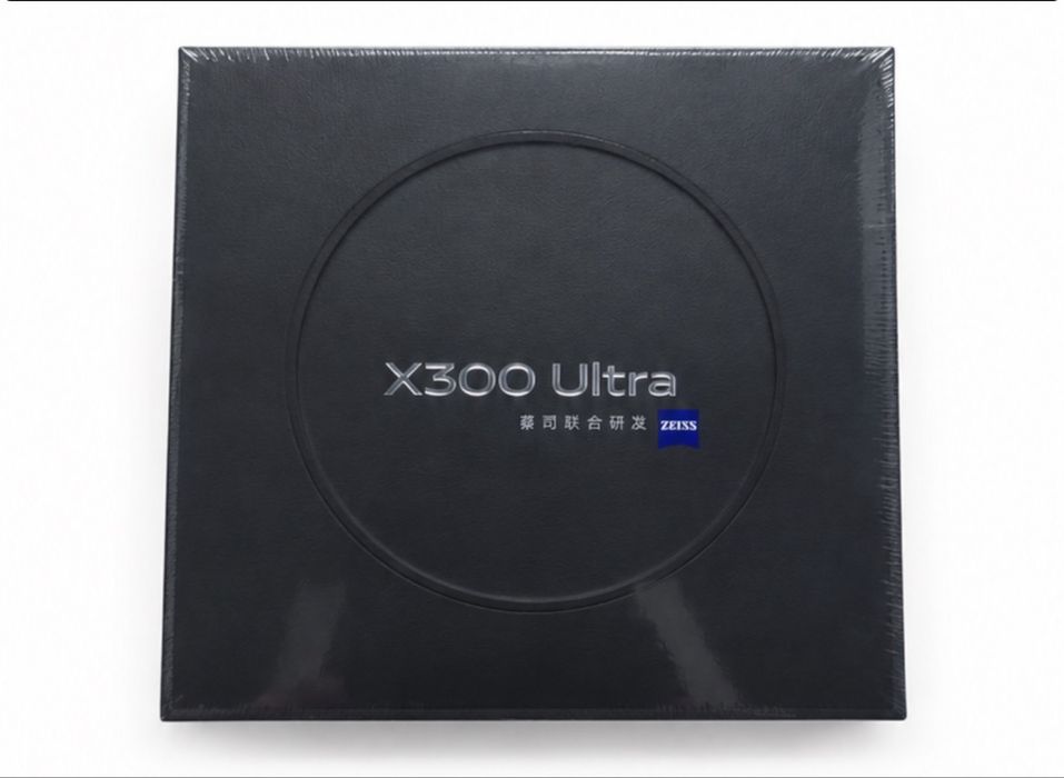 Vivo x300 ultra.