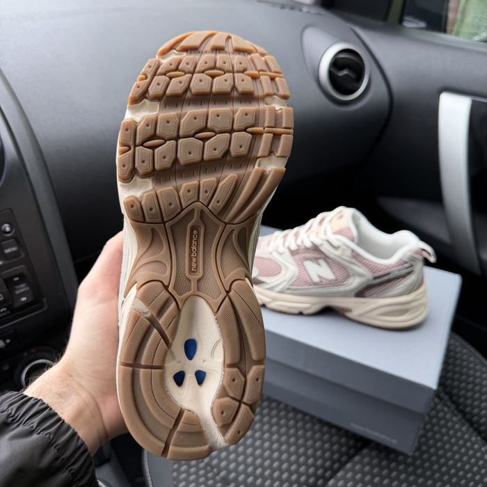 Жіночі кросівки нюбеланс рожеві з сірим сітка весна літо New balance 530 grey pink beige
