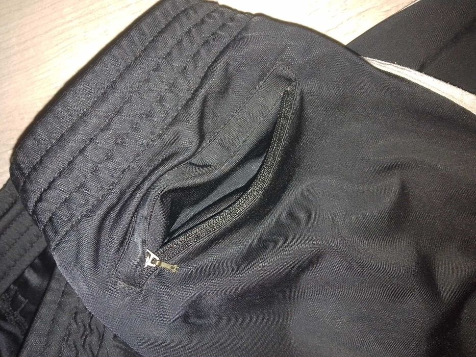 Spodnie Adidas szerokie