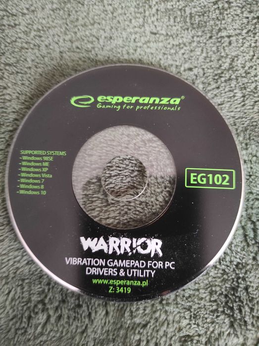 Oprogramowanie, sterowniki do pada na płycie CD.