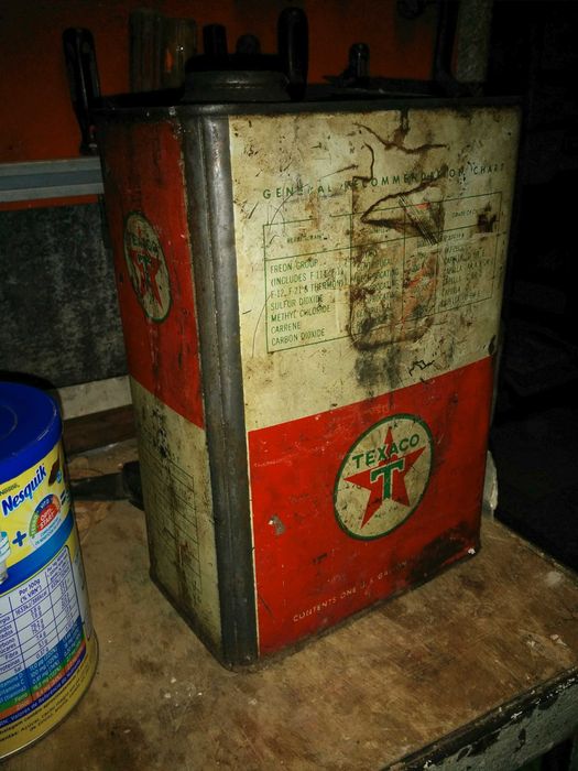 Latas de óleo antigas