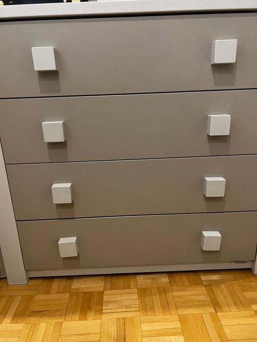 Comoda da marca “Trama”