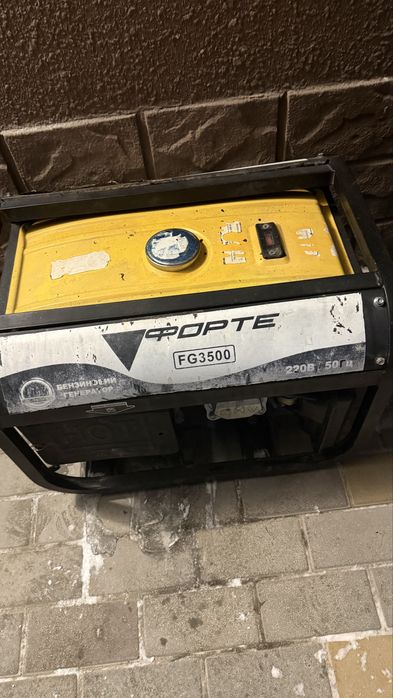 Генератор на бензині