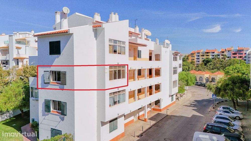Apartamento com um quarto no centro da cidade, em condomínio fechado c