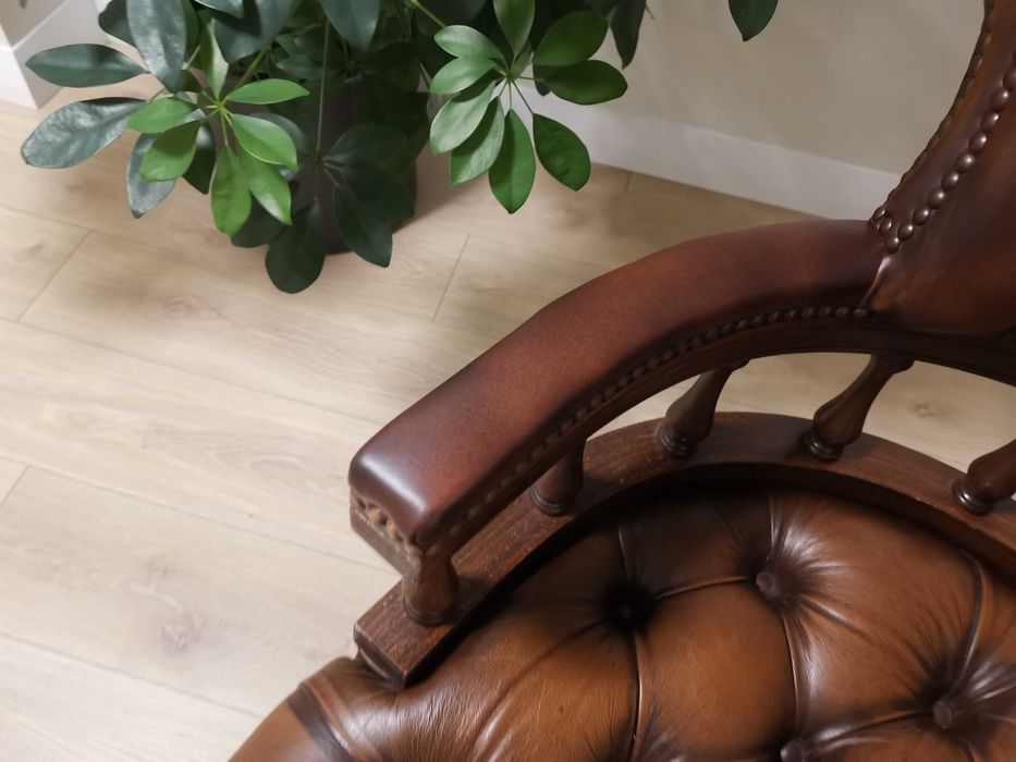 Gabinetowy FOTEL chesterfield kapitański 835/2025