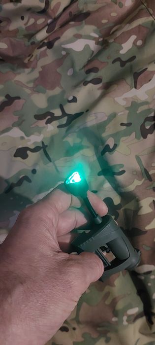 Тактический фонарик на шлем
