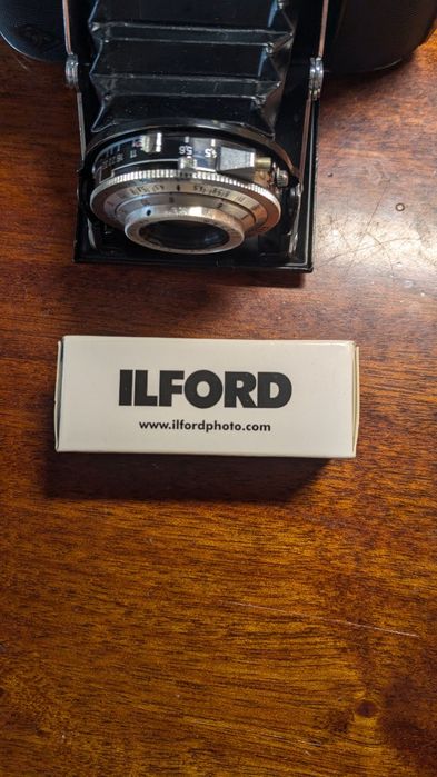 Фотоапарат Agfa isollete III в комплекті чорно-біла плівка