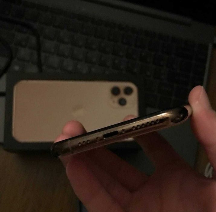 Продам айфон 11 про