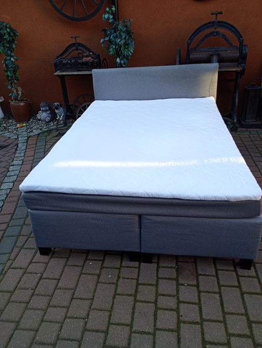 Łóżko tapicerowane kontynentalne