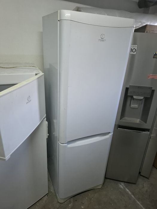 Frigorífico indesit a um preço acessível 1.85 altura  0.59 largura e 0.59 profundidade