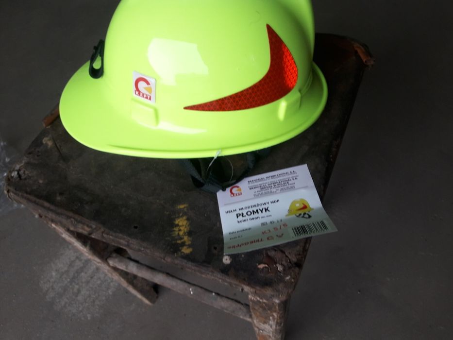 Helm strażacki  młodzieżowy  nowy promyk kalisz