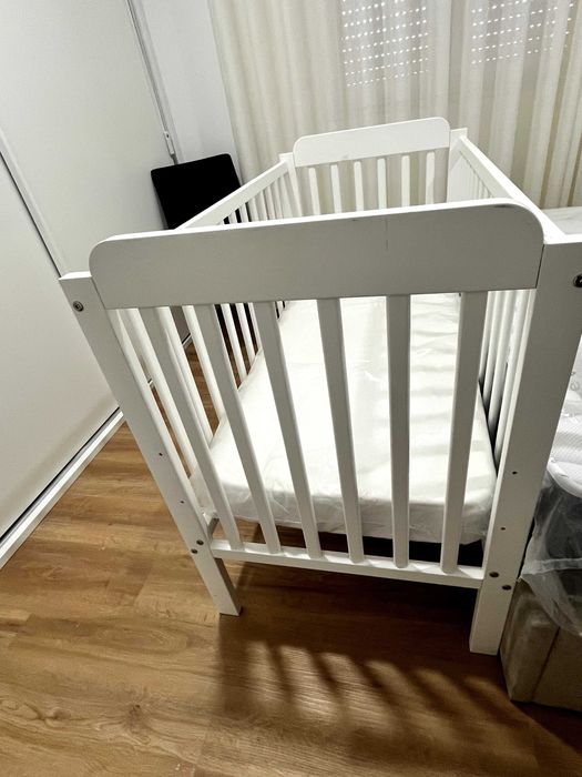 Pack de berço / cama de grades mais colchão para criança