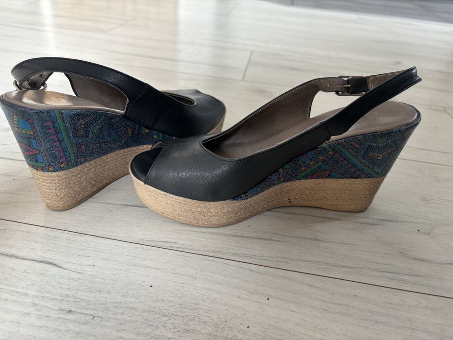 Granatowe sandały na obcasie korku rozmiar 36