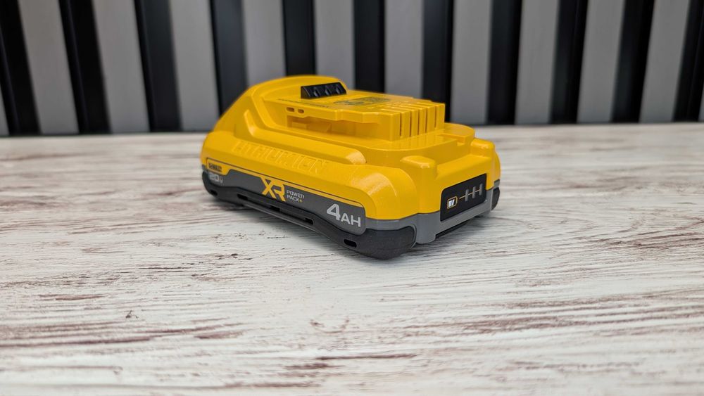 Акумулятор, батарея DeWALT DCB2104 4Ah POWERPACK