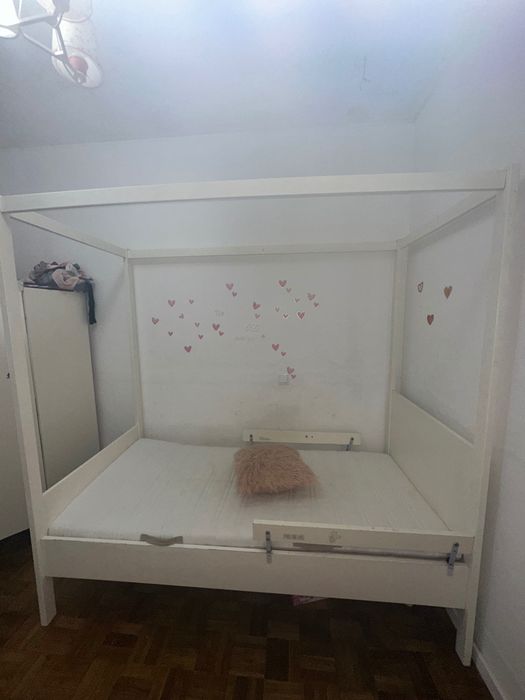 Cama para criança com estrado