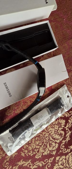 Продам годовалые Samsung Galaxy Watch 4, 46 мм, в новом состоянии