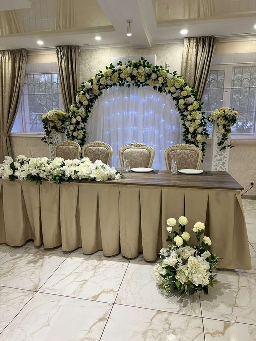 Аренда свадебного декора,оформление банкетов,фотозона из шаров,арки!