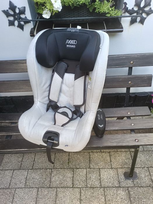 Sprzedam fotelik Axkid Modukid + baza
