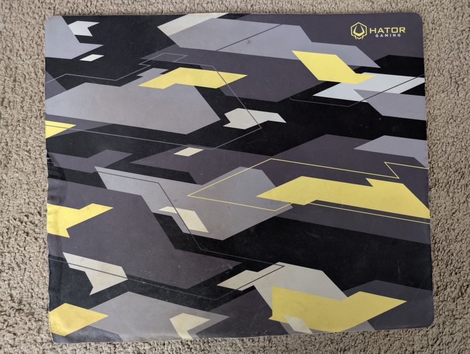 Ігрові килимки HATOR Gaming - 2 шт, потребують відновлення