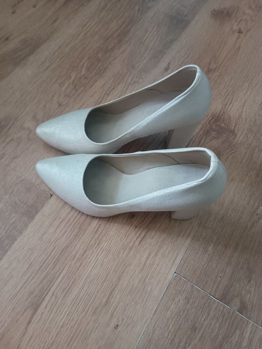 Sprzedam buty rozmiar 37