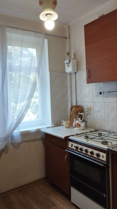 Ls53 продам двокімнатну квартиру біля ринку Героїв праці
